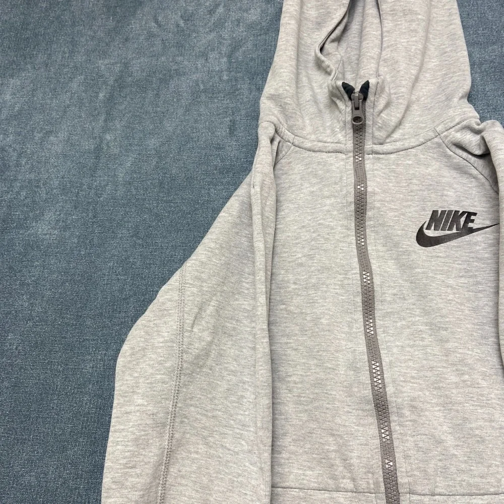 Nike Hoodie Mens Medium Gray Swoosh Logo Full Zip Raglan Sleeve Performance